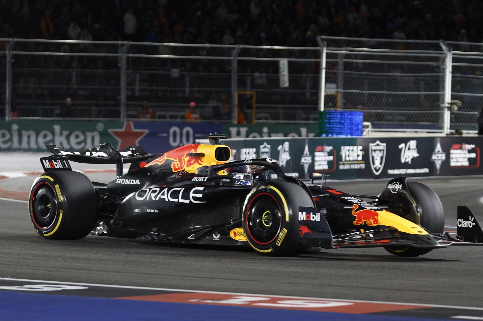 Red Bull&#039;s Max Verstappen in action during the Las Vegas Grand Prix race at the Las Vegas Strip Circuit, Las Vegas, Nevada, U.S., Nov. 23, 2024. (Reuters Photo)