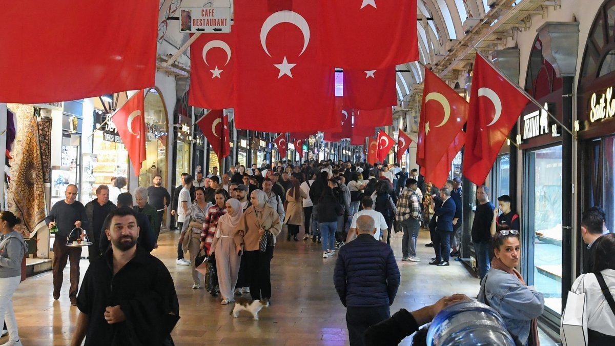 People stroll through the historic Grand Bazaar, a popular tourist attraction and one of the country&#039;s most important economic venues, Istanbul, Türkiye, Oct. 23, 2024. (Reuters Photo)