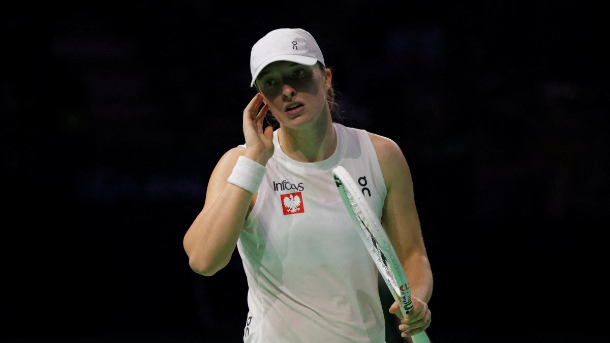 Poland&#039;s Iga Swiatek reacts during her Billie Jean King Cup Finals semifinal match against Italy&#039;s Jasmine Paolini at the Palacio de Deportes Jose Maria Martin Carpena Arena, Malaga, Spain, Nov. 18, 2024. (Reuters Photo)