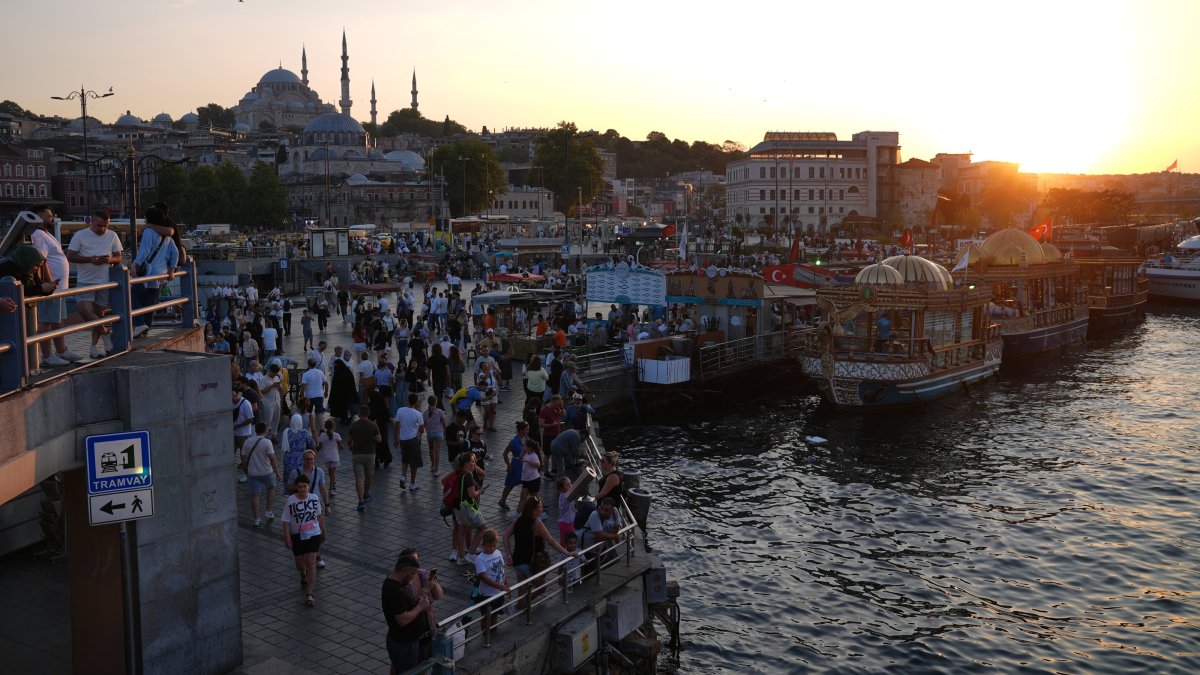 People are seen in the famous Eminönü neighborhood, Istanbul, Türkiye, June 8, 2024. (AA Photo)