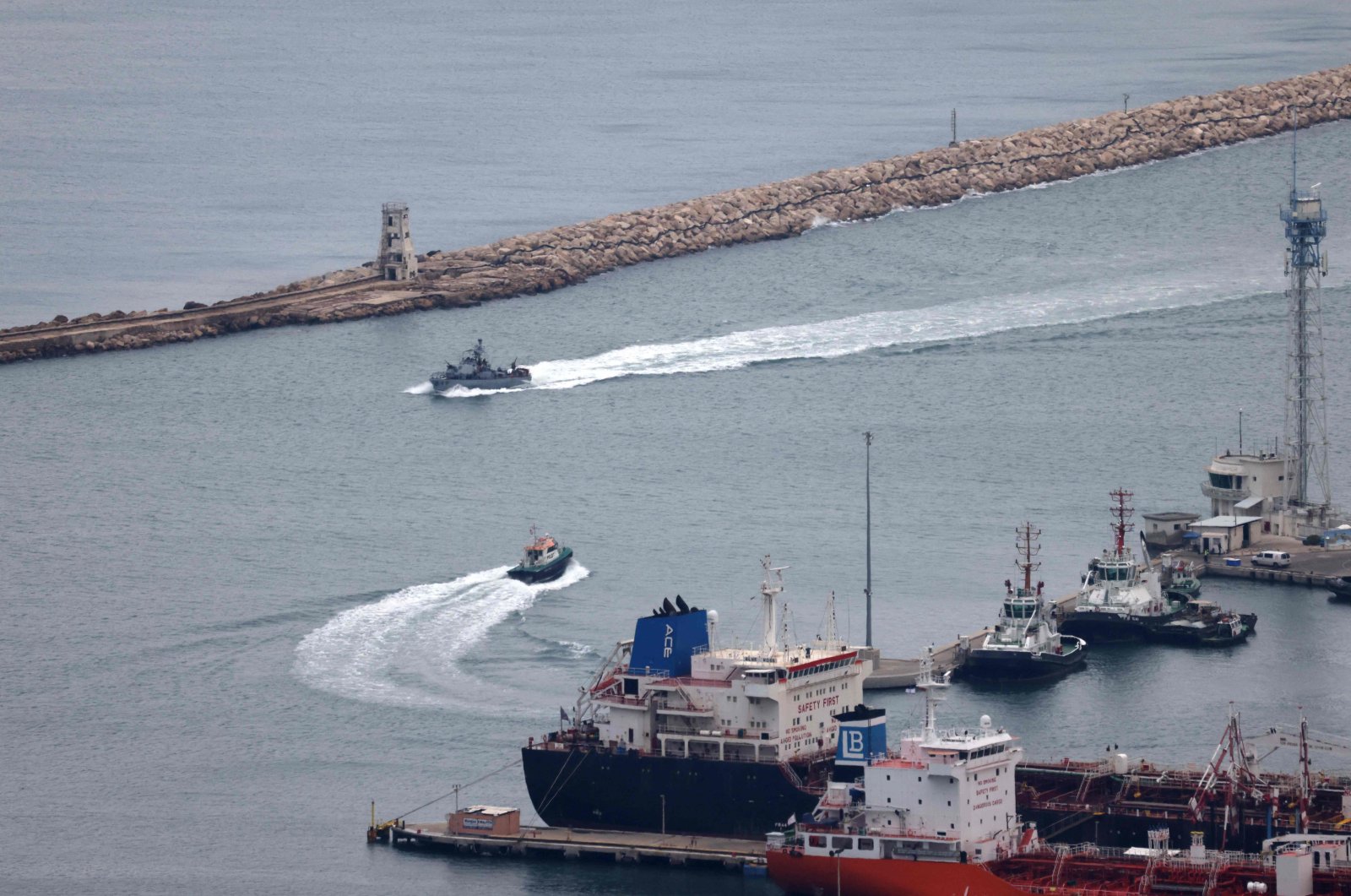 An Israeli military frigate sails in the waters off the port city of Haifa, Nov. 27, 2024. (AFP Photo)