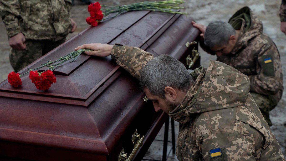 Ukrainian army members mourn next to the coffin of Pavlo Vedybida, a Ukrainian serviceman and ultras member of Football Club Obolon Kyiv, Kyiv, Ukraine, Nov. 30, 2024. (AFP Photo)