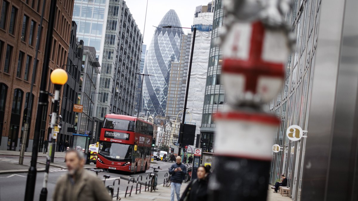 UK business confidence falls to lowest since COVID-19: IoD