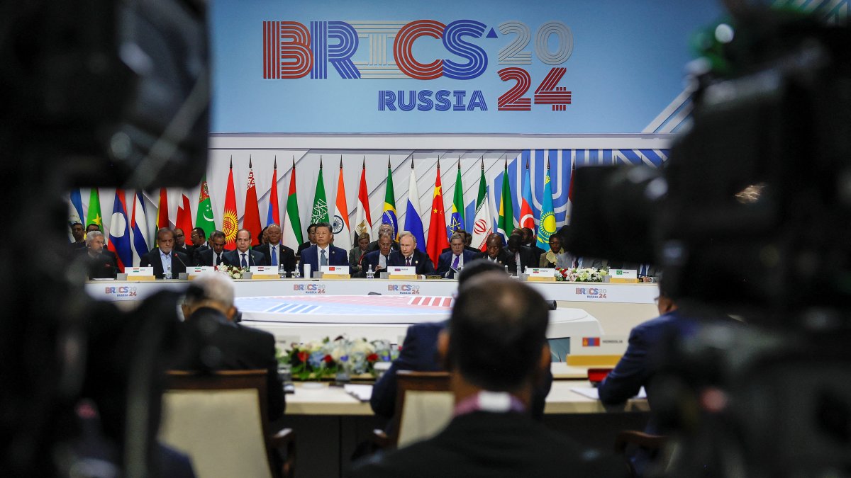 Officials, including Russian President Vladimir Putin, Chinese President Xi Jinping and Egyptian President Abdel Fattah el-Sissi, are seen through television cameras during a plenary session in the outreach/BRICS Plus format at the BRICS summit in Kazan, Russia, Oct. 24, 2024. (Reuters Photo)