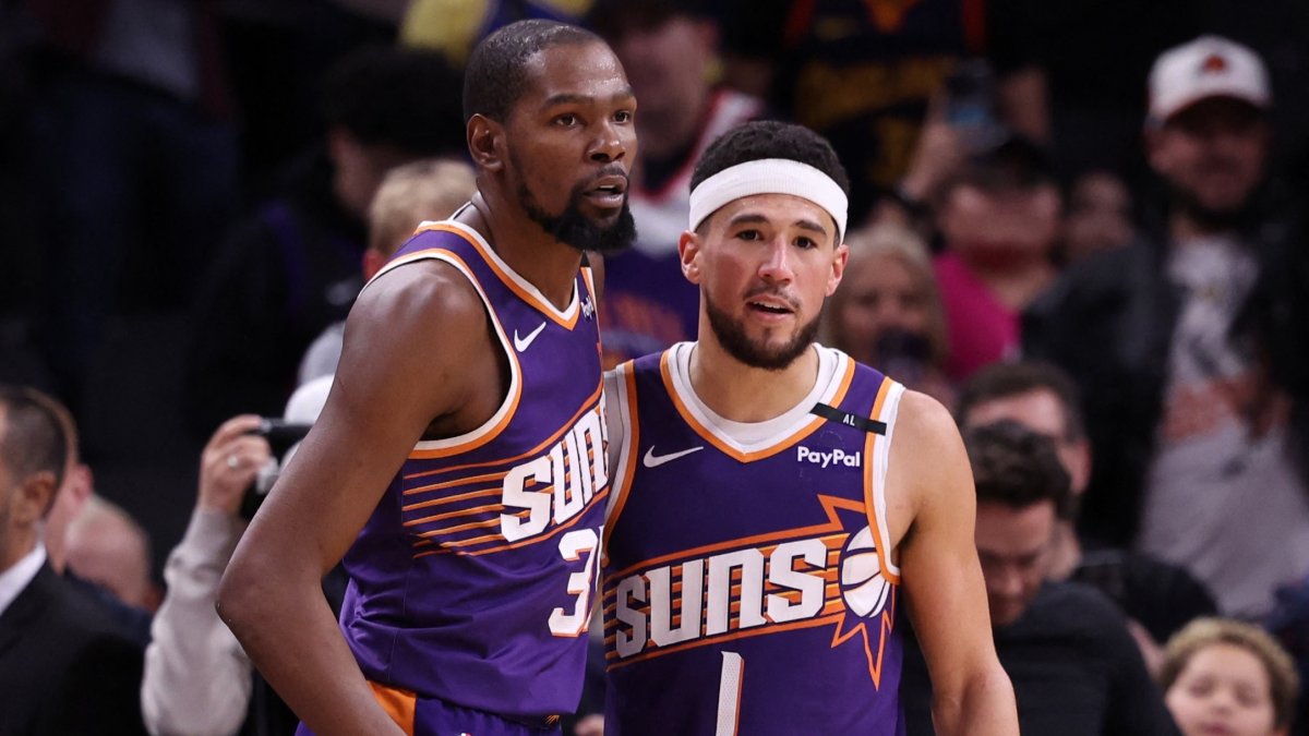 Suns Kevin Durant hugs teammate Devin Booker after the Suns defeated the Golden State Warriors 113-105, in Phoenix, Arizona, Nov. 30, 2024. (AFP Photo)