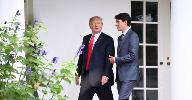 U.S. President Donald Trump (L) listens to Canadian Prime Minister Justin Trudeau as they walk toward the Oval Office of the White House, Washington D.C., U.S. Oct. 11, 2017. (AFP Photo)