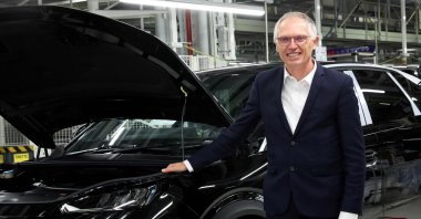 Stellantis CEO Carlos Tavares poses at the production line of the new Peugeot e-3008 and e-5008 electric car at the Stellantis car factory in Sochaux, France, Oct. 3, 2024. (AFP Photo)