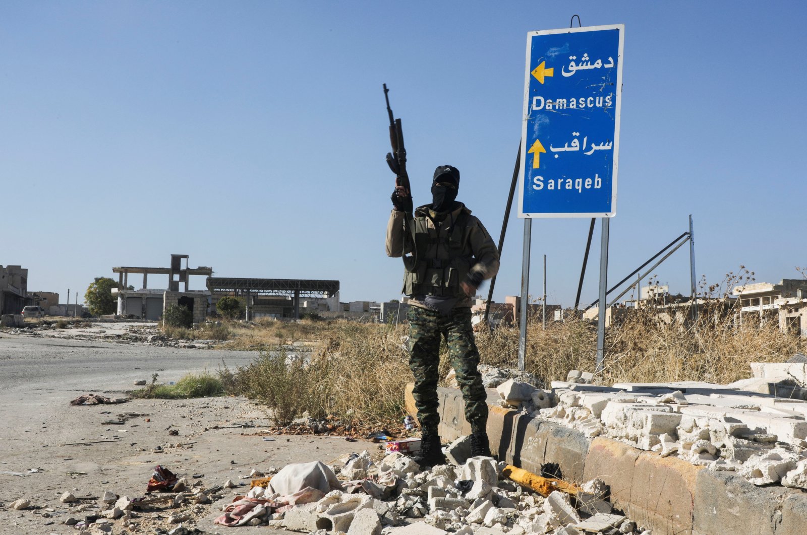 An anti-regime forces member as he stands at the entrance of Saraqeb town, Idlib, Syria, Dec. 1, 2024. (Reuters Photo)