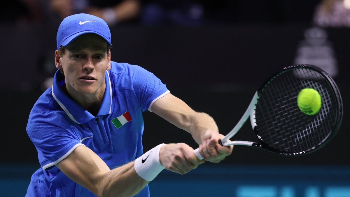 Italy&#039;s Jannik Sinner returns a shot to Netherlands&#039; Tallon Griekspoor during their final singles match between Italy and Netherlands at the Davis Cup Finals at the Palacio de Deportes Jose Maria Martin Carpena arena, Malaga, Spain, Nov. 24, 2024. (AFP Photo)