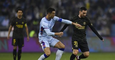 Ex-PSG star Lionel Messi (R) and Riyadh XI's Cristiano Ronaldo fight for possession during the friendly match at King Fahd International Stadium, Riyadh, Saudi Arabia, Jan. 19, 2023. (Getty Images Photo)