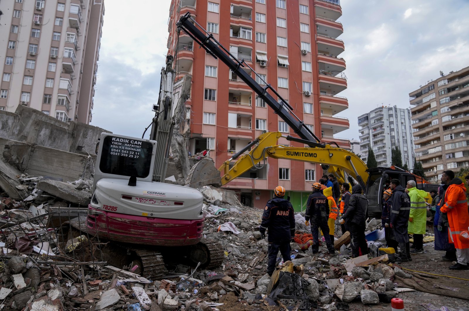 Emergency teams search for people in the rubble of a destroyed building, Adana, southern Türkiye, Feb. 6, 2023. (AP Photo)