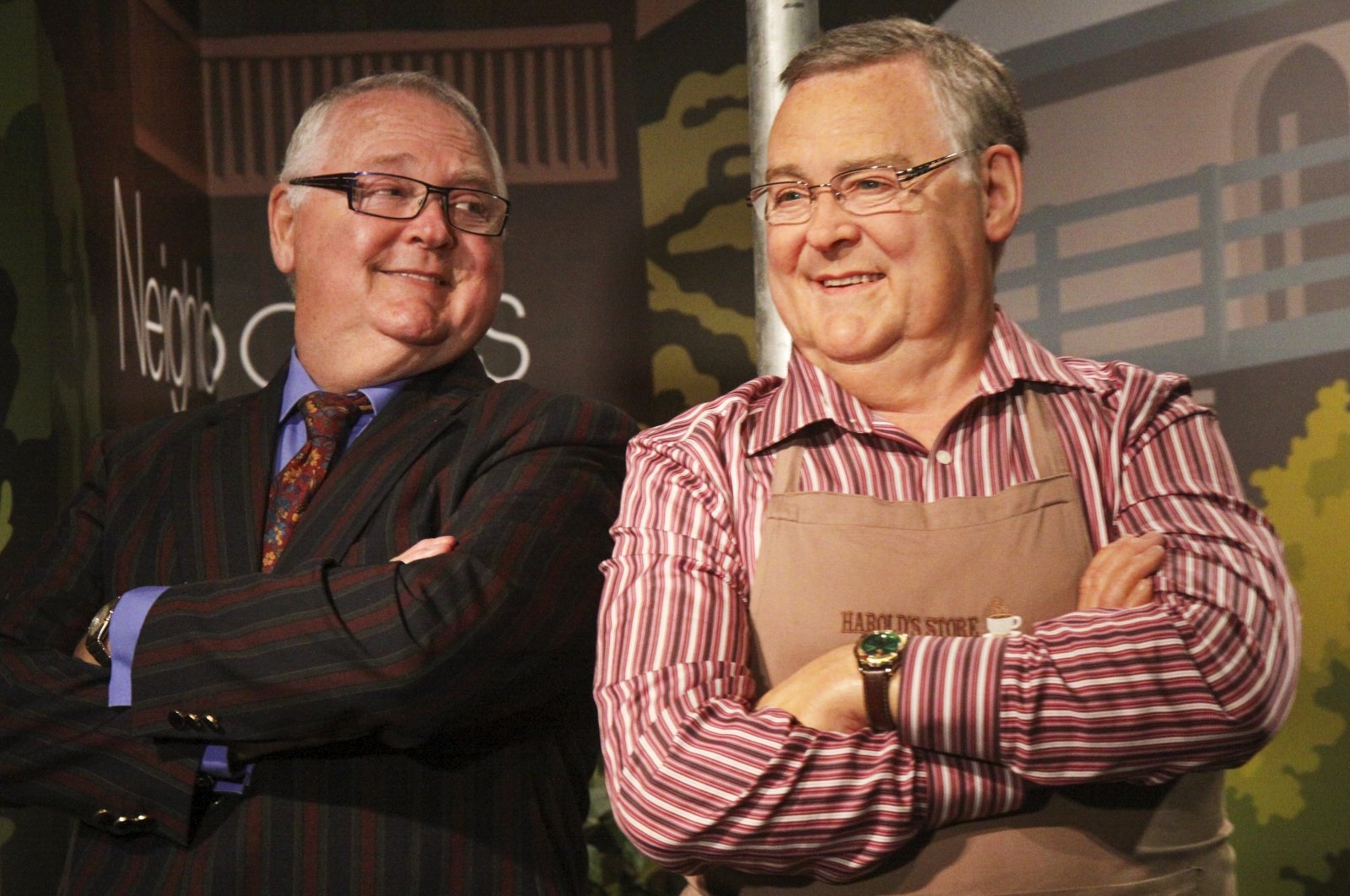 Australian actor Ian Smith (L) poses for a photograph with his wax figure in the character of Harold Bishop from Australian soap &quot;Neighbours&quot; at Madame Tussauds waxworks, Sydney, Australia, April 16, 2012. (AP Photo)