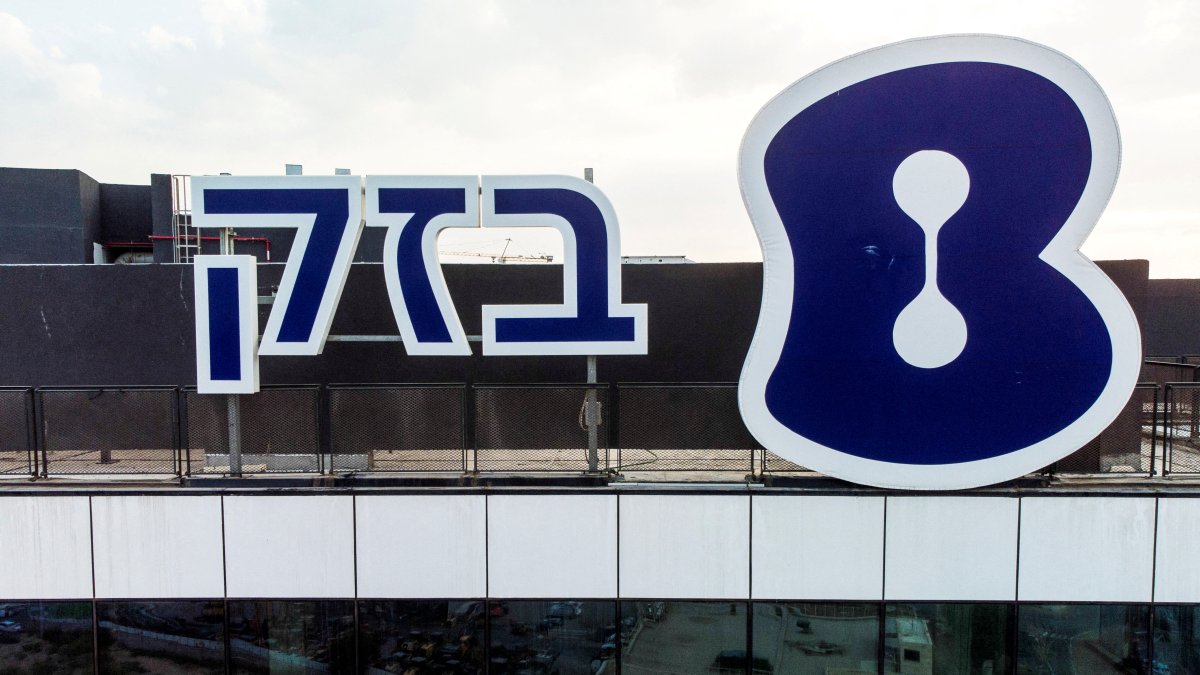 The logo of Bezeq Israeli Telecommunication Corp Ltd., the country&#039;s largest telecom group, is seen outside their headquarters, Holon, Israel, Oct. 23, 2022. (Reuters Photo)