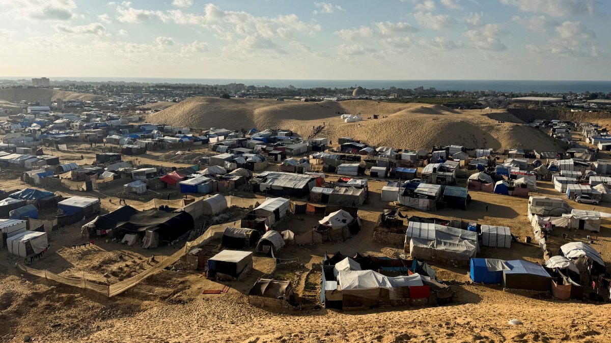 Displaced Palestinians shelter in a tent camp in Khan Younis, southern Gaza Strip Dec. 3, 2024. (Reuters Photo)