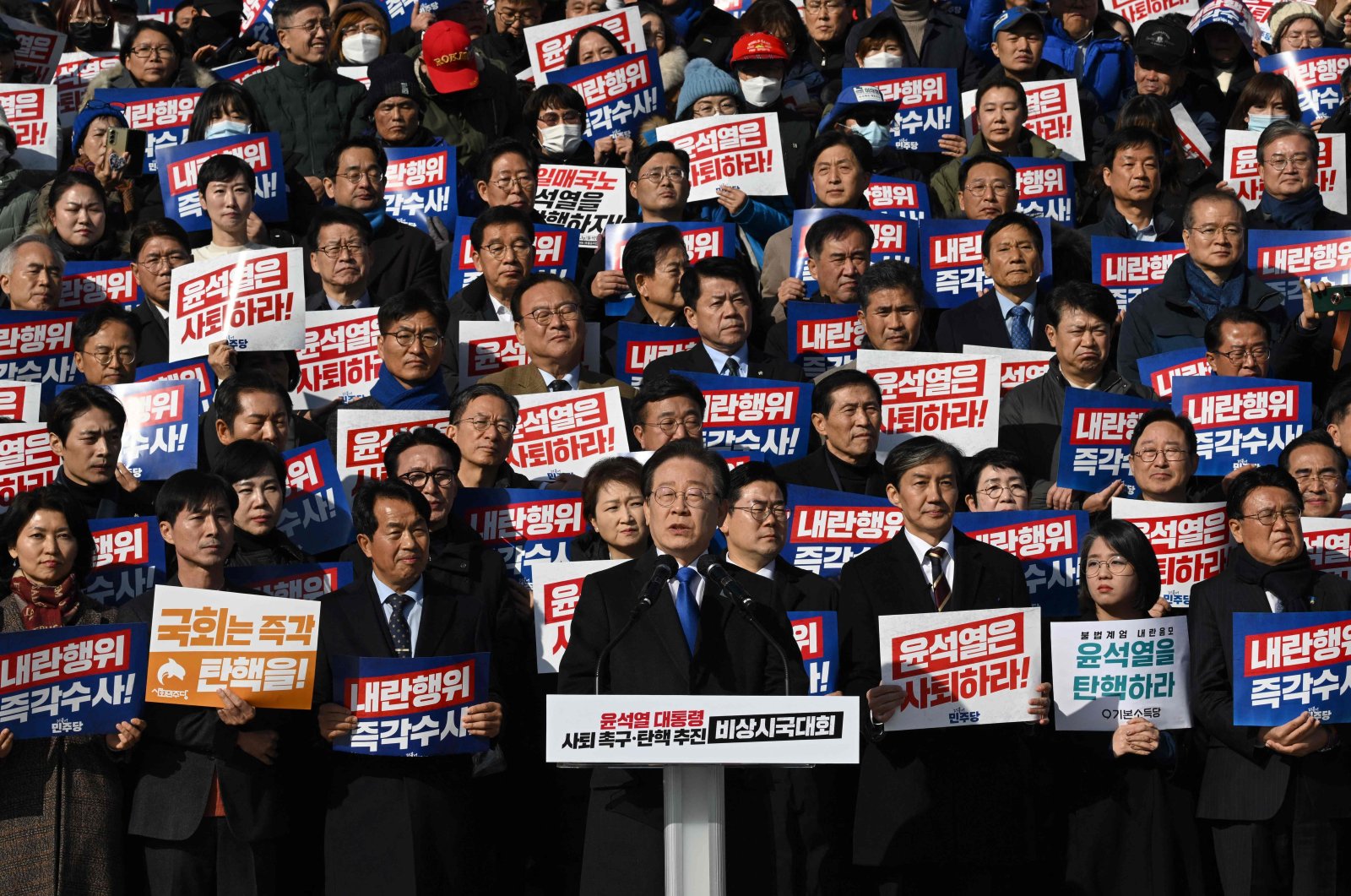 Main opposition Democratic Party leader Lee Jae-myung (C) speaks during a rally against President Yoon Suk Yeol at the National Assembly in Seoul, South Korea, Dec. 4, 2024. (AFP Photo)