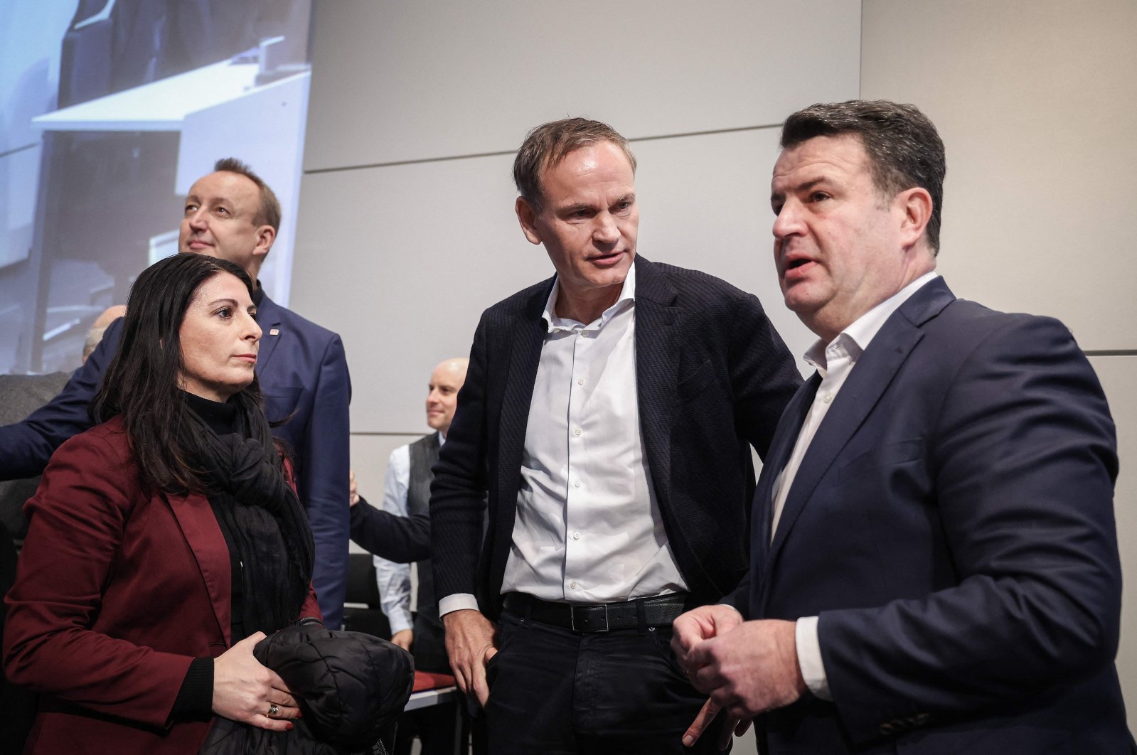 Daniela Cavallo (L), chairperson of the Volkswagen General Works Council, Volkswagen CEO Oliver Blume (C) and German Minister of Labor and Social Affairs Hubertus Heil greet each other prior to a company-wide meeting at the company&#039;s headquarters plant in Wolfsburg, Germany, Dec. 4, 2024. (AFP Photo)