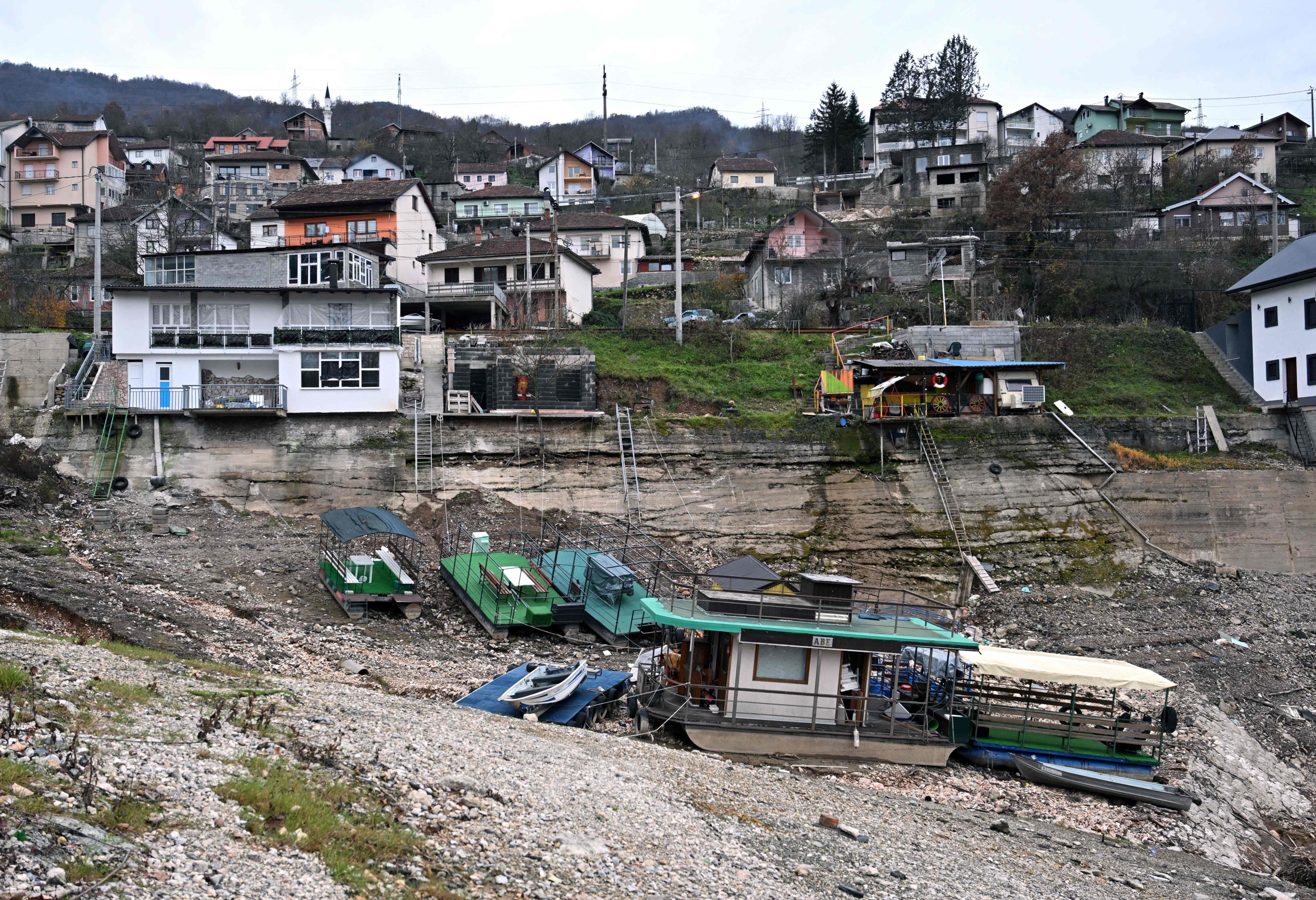 This photograph shows the boats and rafts on the shore of the Jablanicko lake, through which the Neretva River flows, near the Bosnian town of Konjic, Dec. 5, 2024. (AFP Photo)