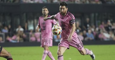 Inter Miami's Lionel Messi shoots the ball during the second half of their MLS playoff opening round match against Atlanta United, Fort Lauderdale, U.S., Nov. 9, 2024. (AP Photo)
