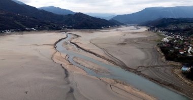 This aerial photograph shows the lakebed of the Jablanicko lake, through which the Neretva River flows, near the Bosnian town of Konjic, Dec. 5, 2024. (AFP Photo)