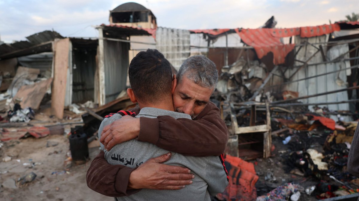 Two Palestinian people react as they inspect the damage, a day after an Israeli strike on Mawasi Khan Yunis, Gaza Strip, Palestine, Dec. 5, 2024. (AFP Photo)