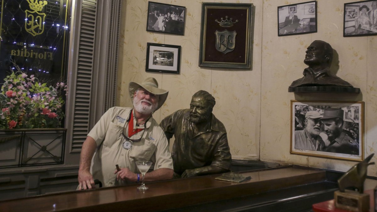 A man dressed like the late American writer Ernest Hemingway poses for a photo, recalling passages from the life and work of 1954 Nobel Prize-winning writer Ernest Hemingway, Havana, Cuba, Dec. 6, 2024. (AP Photo)