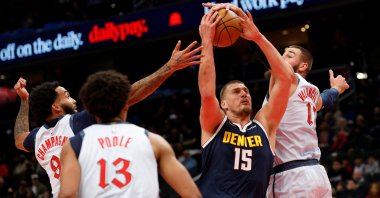 Nuggets center Nikola Jokic (C) dribbles the ball past Wizards defenders during an NBA game in Washington, D.C., U.S., Dec 7, 2024. (Reuters Photo)
