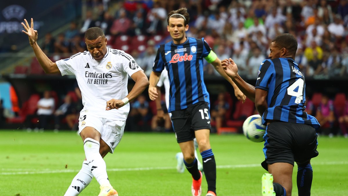 Real Madrid&#039;s Kylian Mbappe (L) in action as Atalanta&#039;s Isak Hien defends during the UEFA Super Cup 2024 match at National Stadium, Warsaw, Poland, Aug. 14, 2024. (Getty Images Photo)