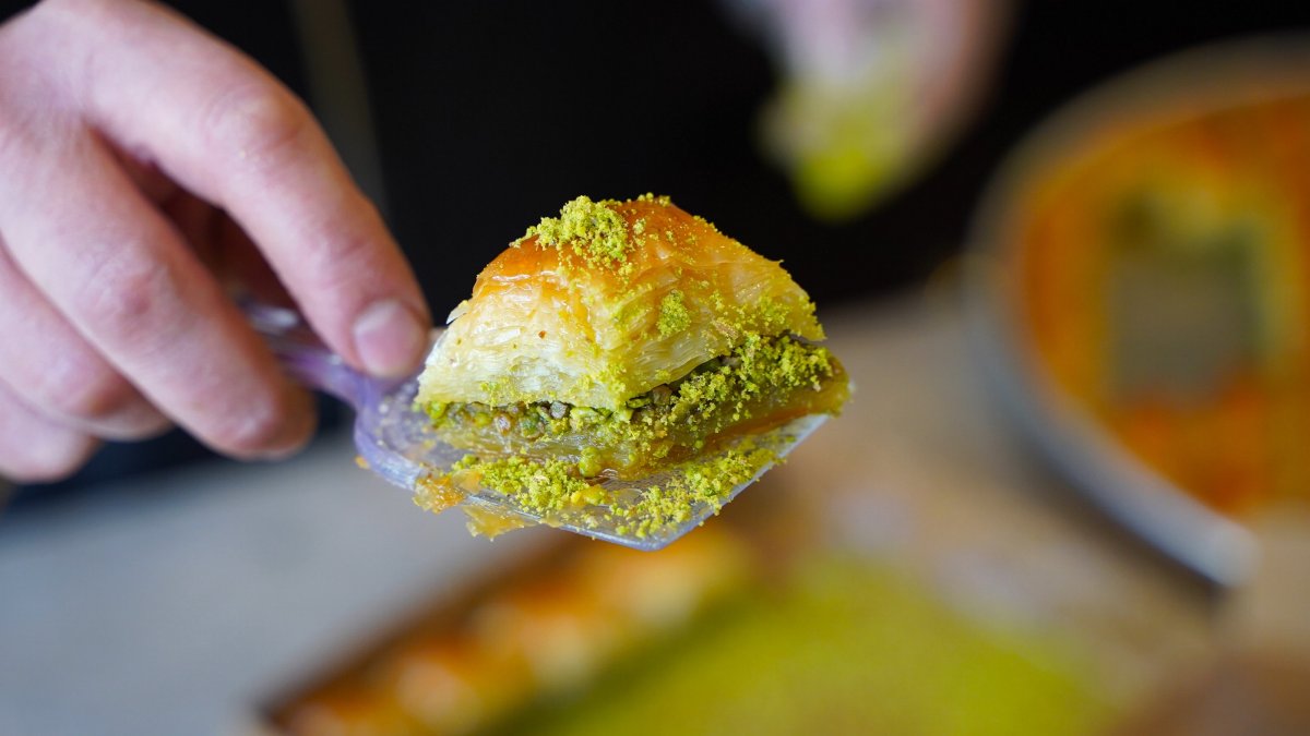 Turkish baklava features thin phyllo layers filled with chopped nuts, Gaziantep, Türkiye, Oct. 25, 2024. (AA Photo)