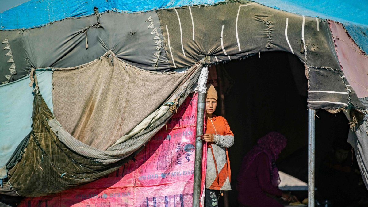 A child stands at her tent's entrance at the al-Yunani makeshift camp for thousands of internally displaced people who are largely cut off from international assistance, Raqqa, northern Syria, July 10, 2023. (AFP Photo)