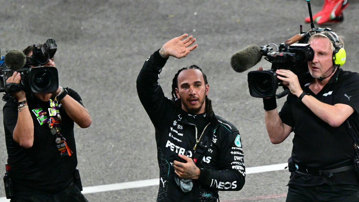 Mercedes&#039; British driver Lewis Hamilton greets fans after the Abu Dhabi Formula One Grand Prix at the Yas Marina Circuit, Abu Dhabi, UAE, Dec. 8, 2024. (AFP Photo)