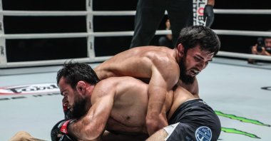 Turkish MMA fighter Halil Amir (L) in action at the ONE Fight Night 26 match against Shamil Gasanov, Bangkok, Thailand, Dec. 6, 2024. (Courtesy of Lara Badreddine)