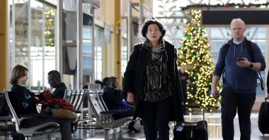 Travelers pass through Ronald Reagan Washington National Airport in Arlington, Virginia, U.S., Nov. 26, 2024. (AFP Photo)