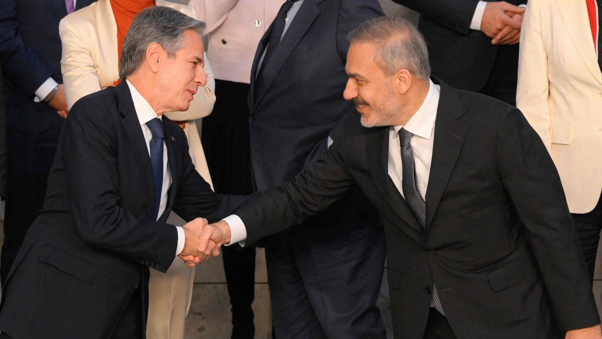 U.S. Secretary of State Antony Blinken (L) shakes hands with Foreign Minister Hakan Fidan during a NATO meeting, Brussels, Belgium, Dec. 4, 2024. (AFP Photo)