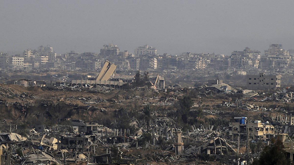 Destruction in the northern Gaza Strip as seen from Nuseirat refugee camp, central Gaza Strip, Dec. 7, 2024. (EPA Photo)