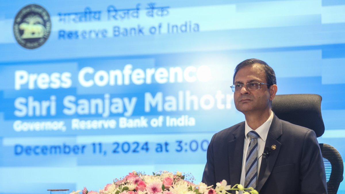 Newly appointed Reserve Bank of India (RBI) Governor Sanjay Malhotra gives his first media conference at the RBI head office, Mumbai, India, Dec. 11, 2024. (EPA Photo)