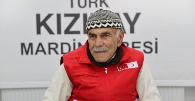 Şeyhmus Erginoğlu, known as “Uncle Şeyhmus,” speaks about the award given to him by the Turkish Red Crescent for his environmental efforts, Mardin, southeastern Türkiye, Dec. 10, 2024. (AA Photo)