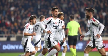 Beşiktaş players celebrate during the Süper Lig against Hatayspor at the Mersin Stadium, Mersin, Türkiye, Dec. 3, 2024. (AA Photo)