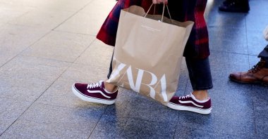A shopper carries a bag from a Zara retail clothes store, part of the Spanish Inditex group, Bilbao, Spain, Nov. 30, 2021. (Reuters Photo)