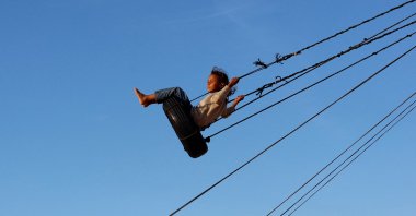 A displaced Palestinian child swings as Israel&#039;s war resumes, Khan Younis, southern Gaza Strip, Nov. 14, 2024. (Reuters Photo)