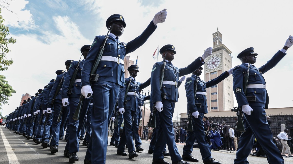 Kenya Air Force officers mount a guard of honor at the Parliament building, Nairobi, Kenya, Nov. 21, 2024.  (EPA Photo)