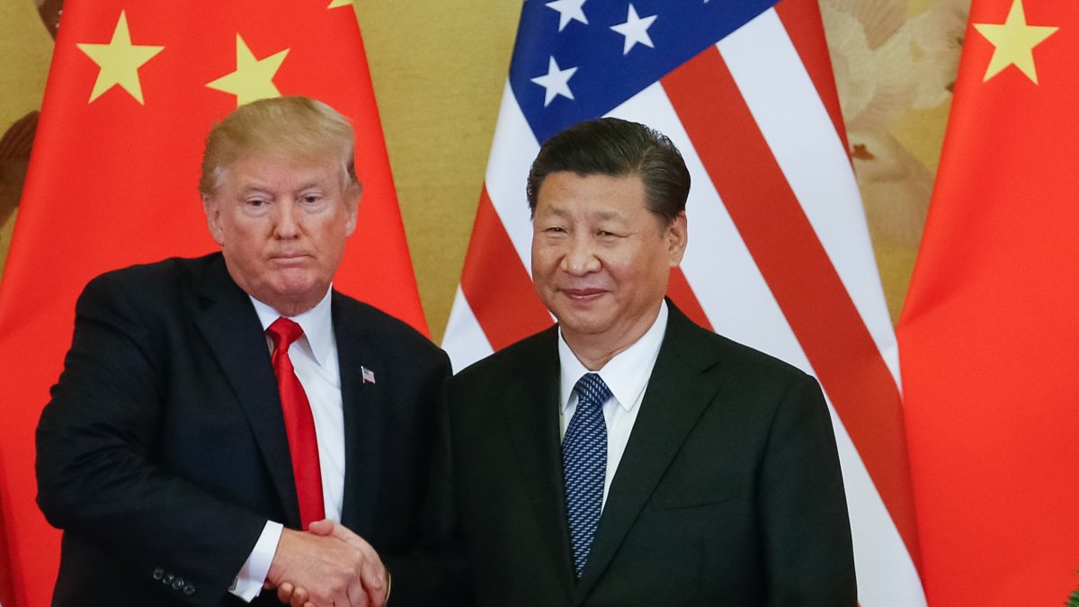 U.S. President Donald J. Trump (Left) and Chinese President Xi Jinping (Right) shake hands during a news conference at the Great Hall of the People (GHOP) in Beijing, China, Nov. 9, 2017. (EPA File Photo)