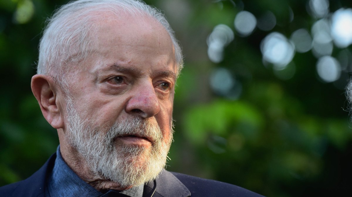 Brazil&#039;s President Luiz Inacio Lula da Silva looks on after decorating Uruguayan ex-President (2010-2015) Jose Mujica (out of frame) with the National Order of the Southern Cross during a visit to his house in Montevideo, Uruguay, Dec. 5, 2024. (AFP Photo)