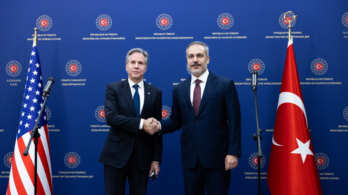 Foreign Minister Hakan Fidan (R) shakes hands with U.S. Secretary of State Antony Blinken (L) in Ankara, Türkiye, December 13, 2024. (AA Photo)