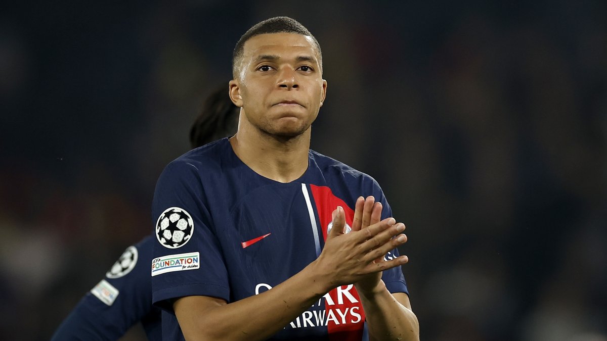 Kylian Mbappe applauds fans after the UEFA Champions League semifinals, second-leg match between Paris Saint-Germain and Borussia Dortmund, Paris, France, May 7, 2024. (EPA Photo)