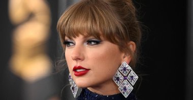 U.S. singer-songwriter Taylor Swift arrives for the 65th Annual Grammy Awards at the Crypto.com Arena, Los Angeles, U.S., Feb. 5, 2023. (AFP Photo)