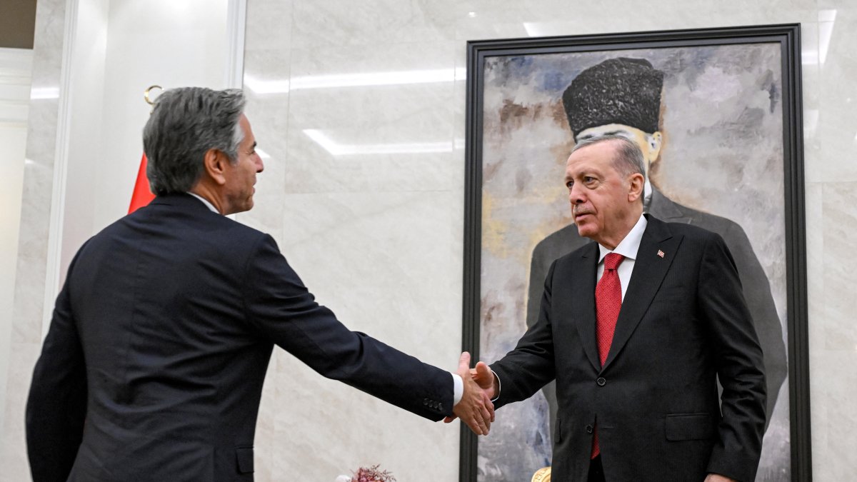 President Recep Tayyip Erdoğan (R) shakes hands with U.S. Secretary of State Antony Blinken, in the capital Ankara, Türkiye, Dec. 12, 2024. (Reuters Photo)