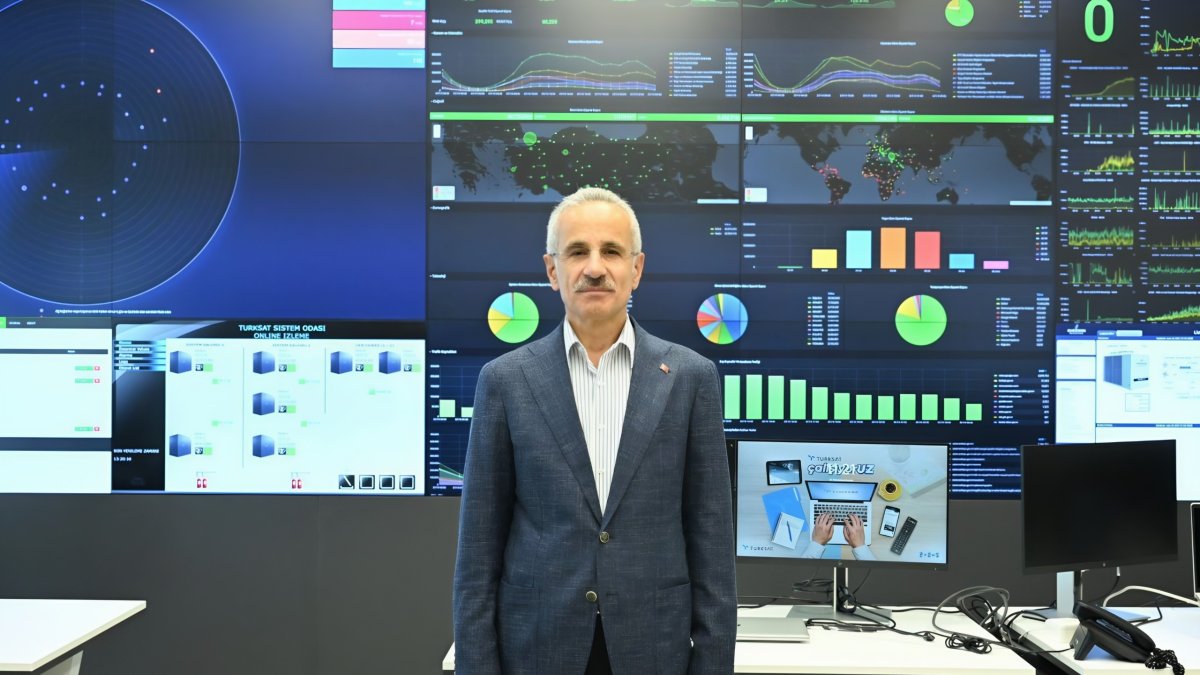 Transport and Infrastructure Minister Abdulkadir Uraloğlu is seen in front of a monitoring screen, Ankara, Türkiye, Dec. 12, 2024. (DHA Photo)