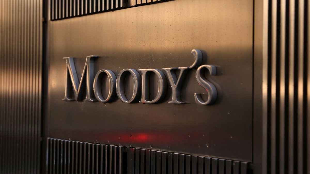 Signage is seen outside the Moody&#039;s Corporation headquarters in Manhattan, New York, U.S., Nov. 12, 2021. (Reuters Photo)