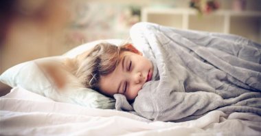 There are some hints that weighted blankets can help with anxiety, chronic pain and sleep though the research isn&#039;t conclusive. (Getty Images)