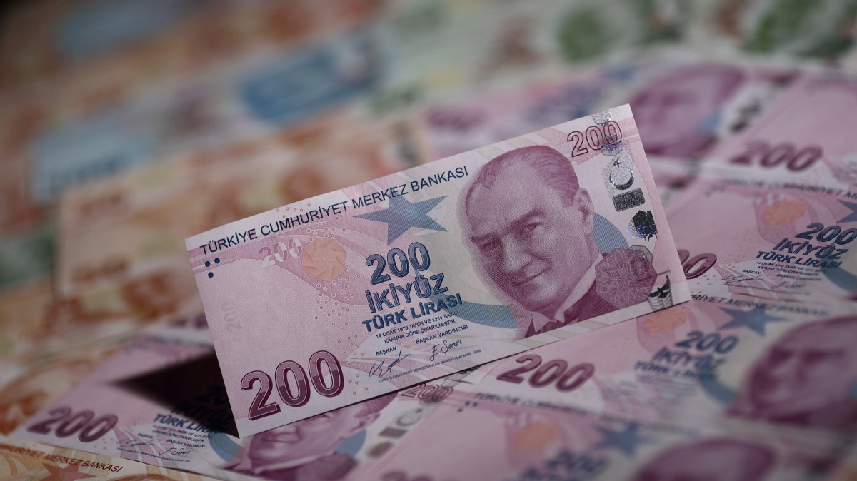 Turkish lira banknotes are seen in this illustration taken in Istanbul, Türkiye, Nov. 23, 2021. (Reuters Photo)